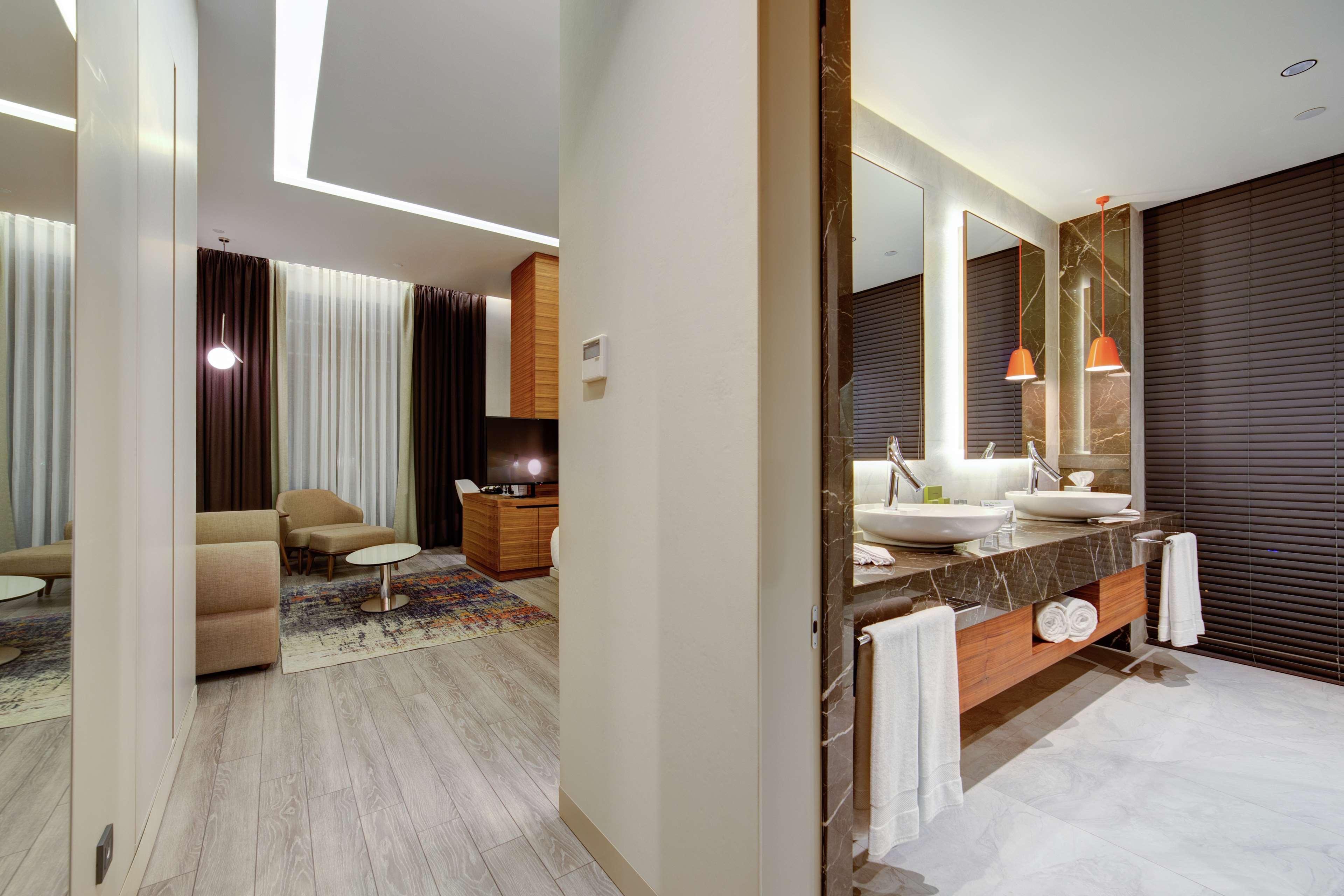 Doubletree By Hilton Adana Hotel Ngoại thất bức ảnh